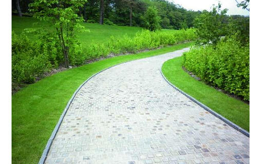 Zufahrt zur Villa in Buchillon, Schweiz 