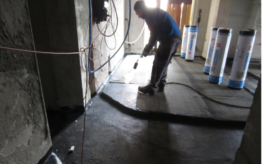 Egalisation de supports critiques, renforcement et chauffage par le sol