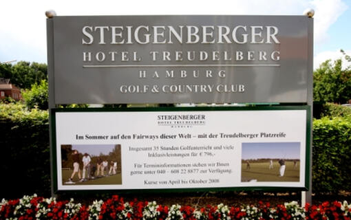 Glasmosaik- und Natursteinverlegung im Steigenberger Hotel Treudelberg